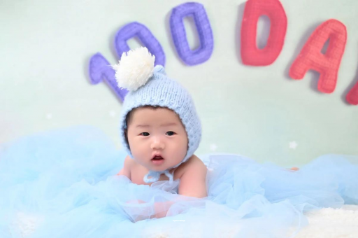 中国台湾四个月宝宝会翻身